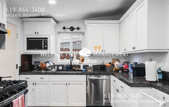 Building Photo - 1321 East Ln