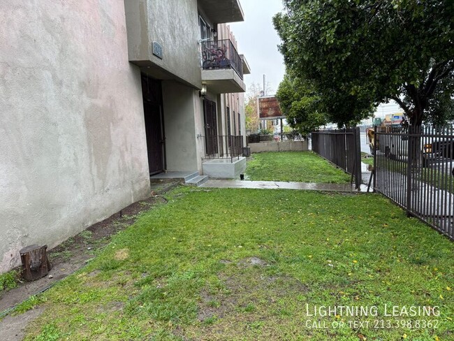 Building Photo - Stylish 1-Bedroom in North Hollywood