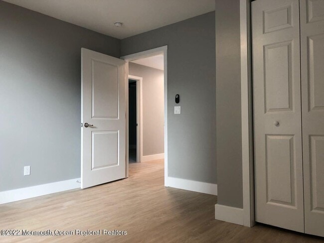 Building Photo - 517 Asbury Ave