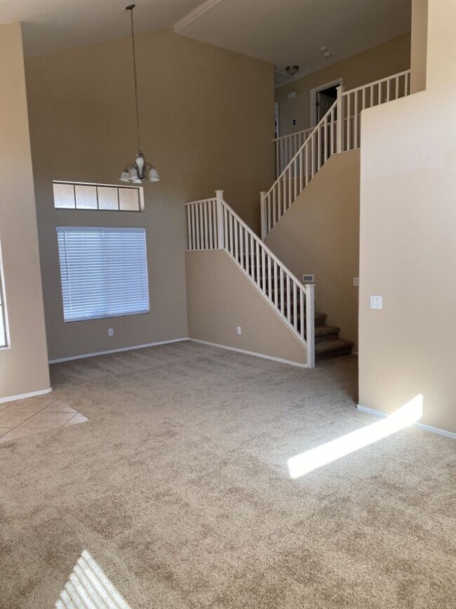 Building Photo - ELEGANCE WITH ALL THE UPGRADES!!!