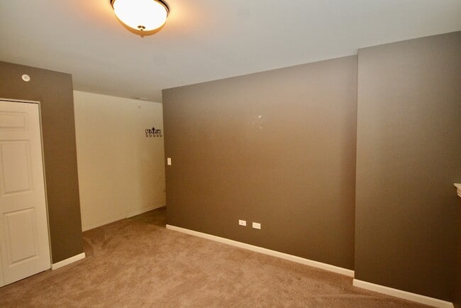 Building Photo - 2953 Madison Dr