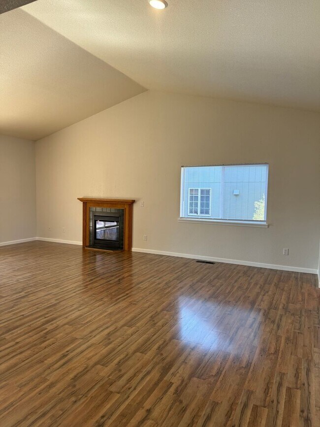 Building Photo - CUTE HOME IN ELKHORN ESTATES