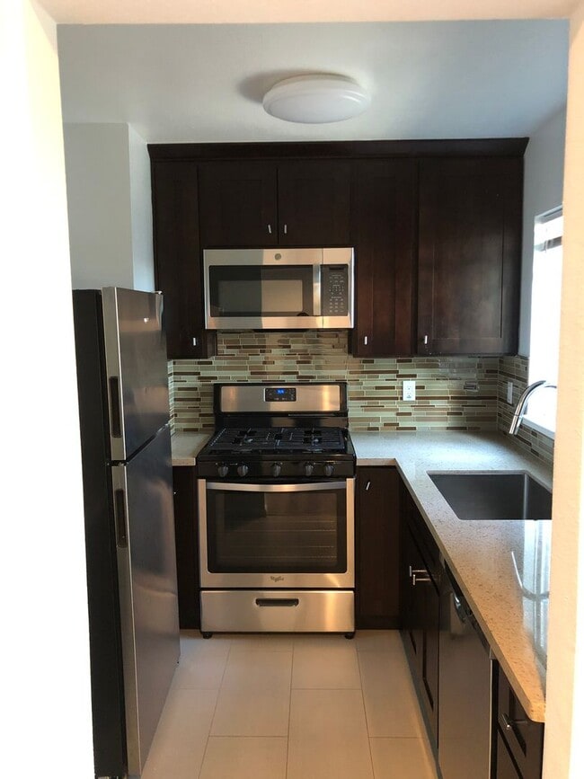 Building Photo - Must See Spacious Studio Apartment