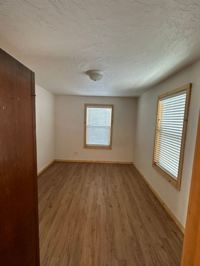 Building Photo - Cozy Pet friendly* 1Bd duplex! Available n...