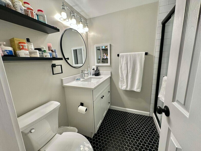 Building Photo - 1228 N Stuart St