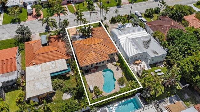 Building Photo - Emerson Avenue, Surfside, FL 33154 - 3 BR 3 BA single-family home