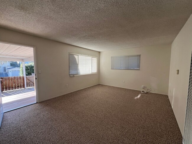 Building Photo - 1392 Bolton Dr