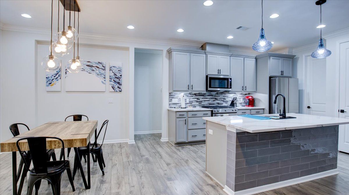 Building Photo - 125 Parrot Ave