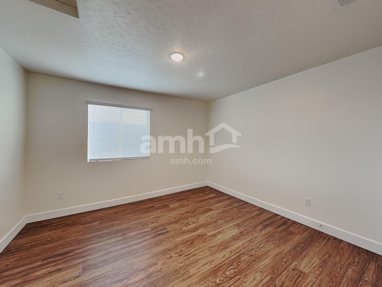 Building Photo - 5095 W Milliron Dr