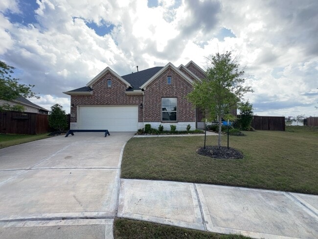 Building Photo - 5602 Caracara St