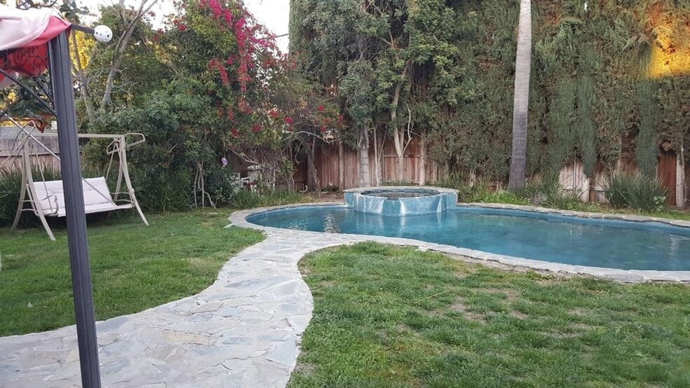 Primary Photo - 5122 Lindley Ave