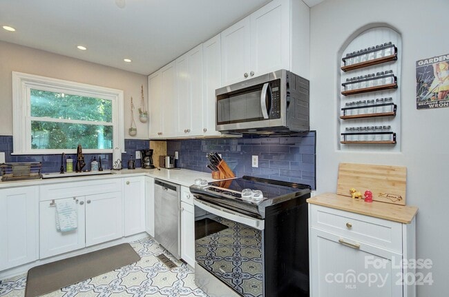 Building Photo - 629 Grandin Rd