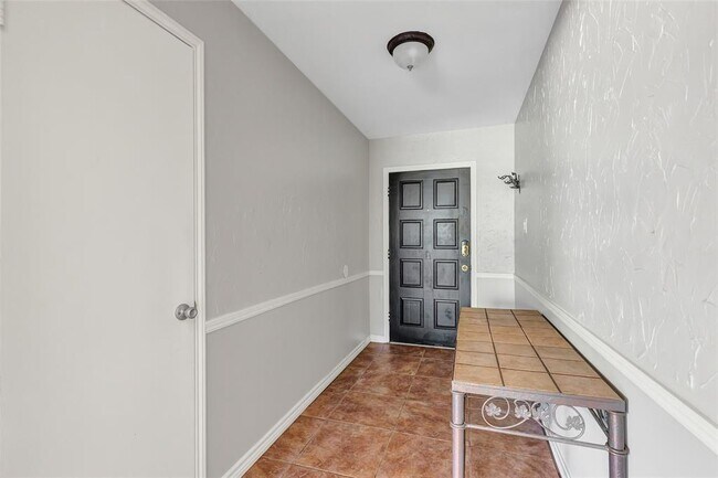 Building Photo - 2414 Chanay Ln