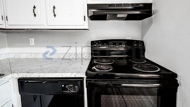 Building Photo - 815 Golf View Pl