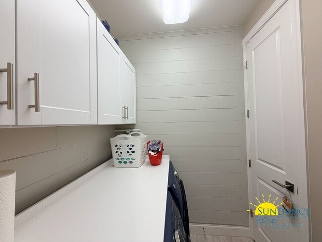 Building Photo - Charming 3BR Home with really great neighborhood perks!