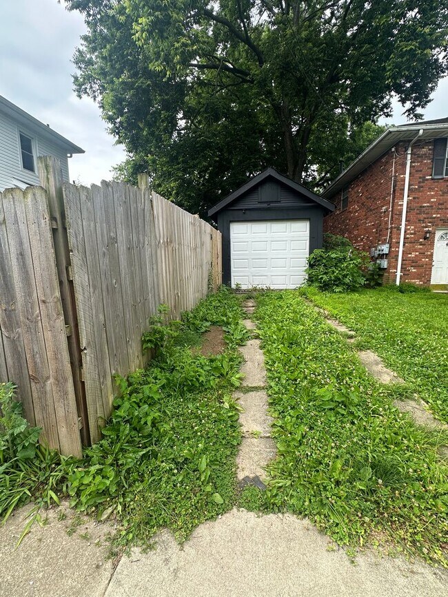 Building Photo - 157 Sherman Ave