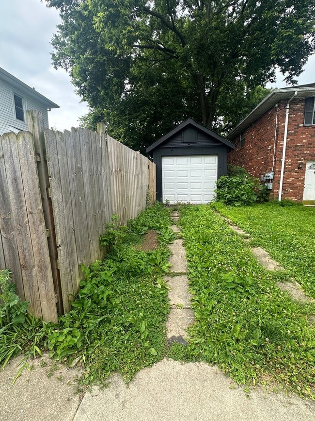 Building Photo - Beautiful Newly Renovated Home 4 BEDROOM 2 BATH