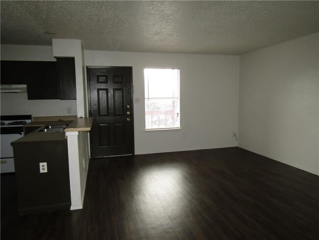 Building Photo - 4910 Pepper Ln