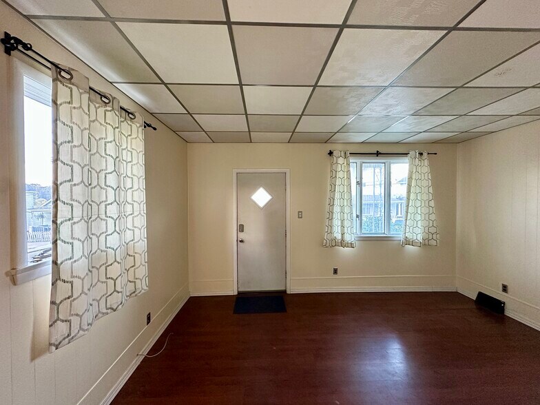 Building Photo - 105 W Chartes St