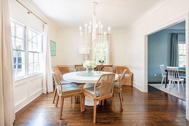 Building Photo - 3211 Circle Oaks Dr SE