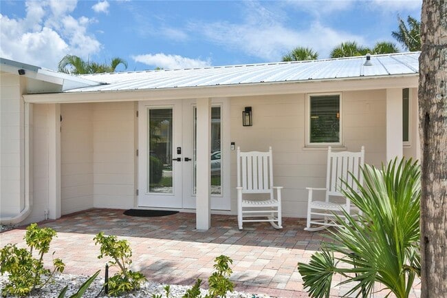 Building Photo - 211 Island Cir