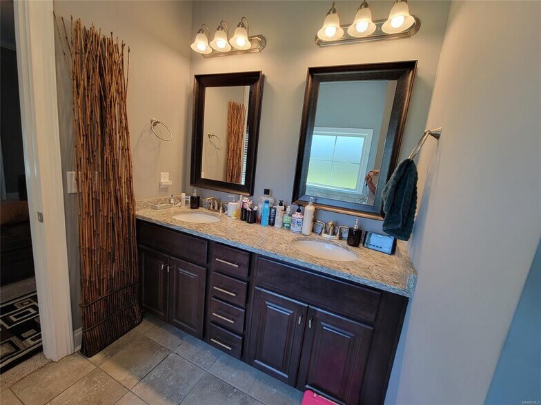 Building Photo - 104 Jane Ct