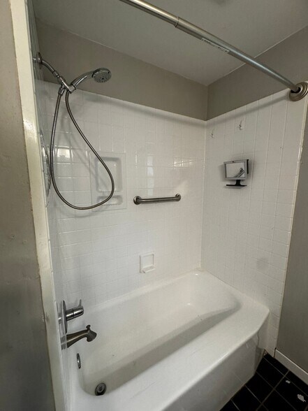 Building Photo - 2333 Hanover Dr