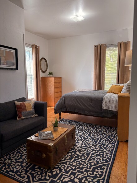 Building Photo - 724.5 Chapin St