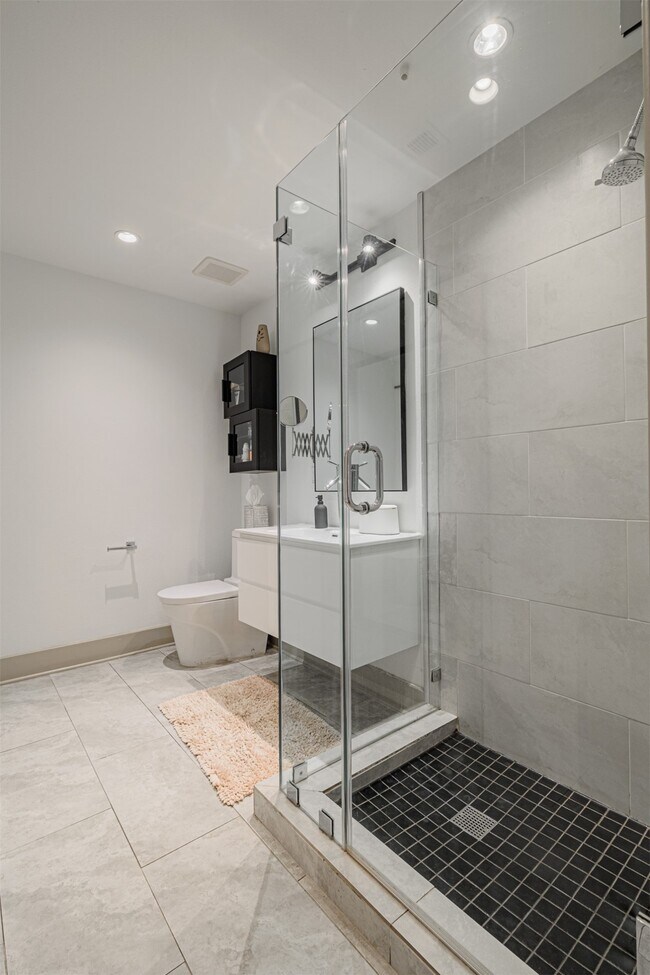 Building Photo - 1901 Post Oak Blvd