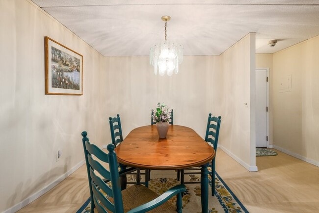 Building Photo - 1550 Worcester Rd