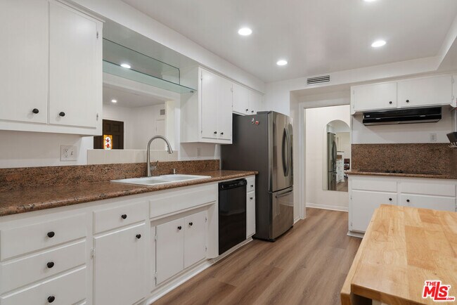 Building Photo - 6739 Garces Ave