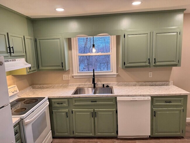 Building Photo - 34 Gates Ln