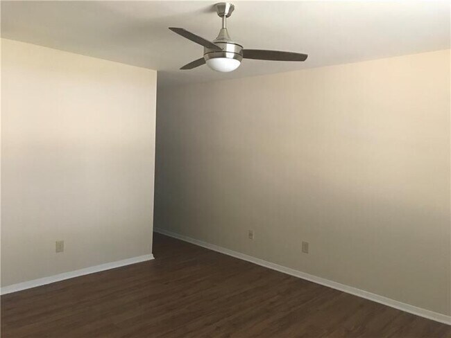 Building Photo - 2185 Palmyra Dr