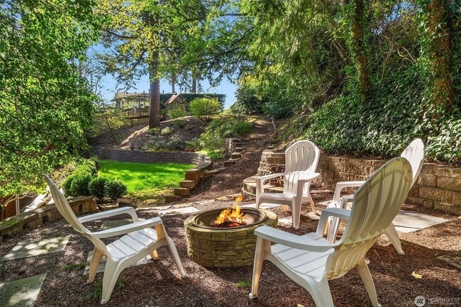 Building Photo - 3bd/2.25ba Edmonds House