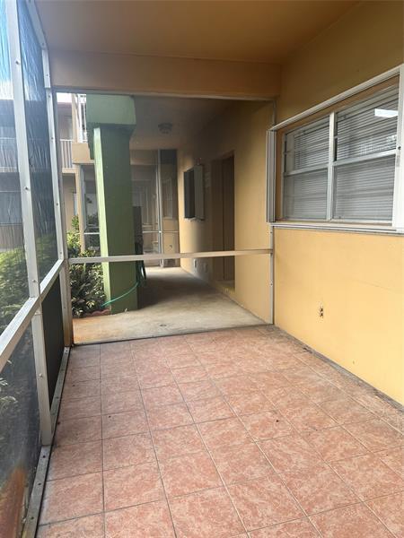 Building Photo - 411 S Crescent Dr