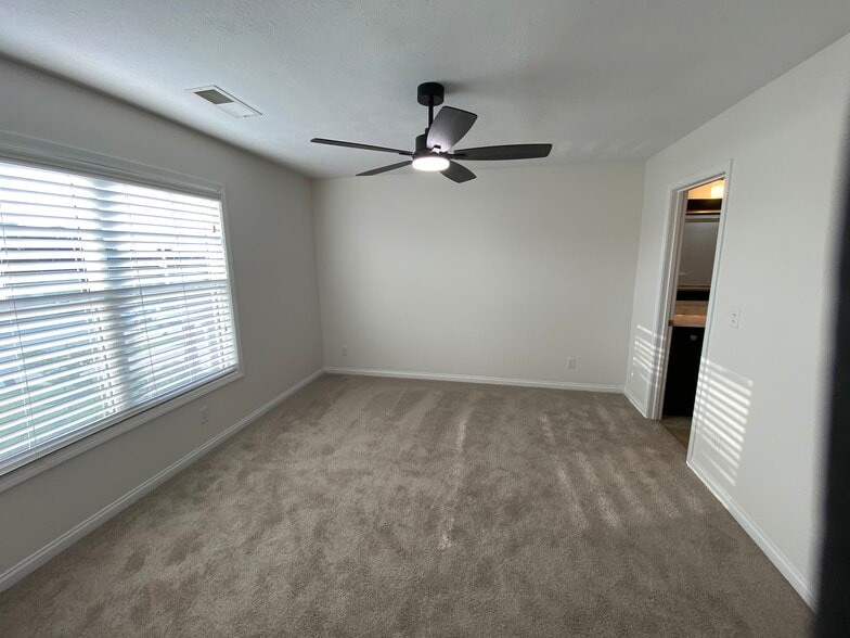 Building Photo - 6405 Autumn Valley Trce