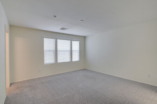 Building Photo - Charming 3-Bedroom Townhome in 89044 with Gated Porch, Walk-In Pantry & Spacious Primary Suite