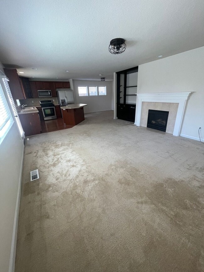 Building Photo - **MOVE IN SPECIAL?** Gorgeous Pet Friendly...