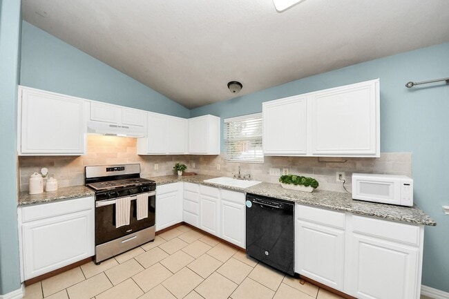 Building Photo - 20919 New Leaf Ct