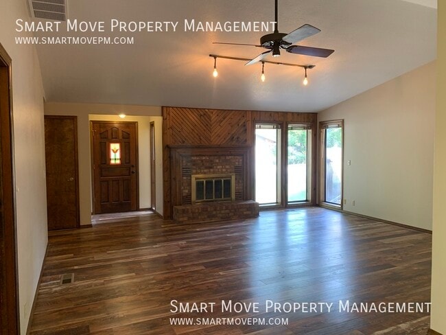 Building Photo - 2135 E Serene Dr