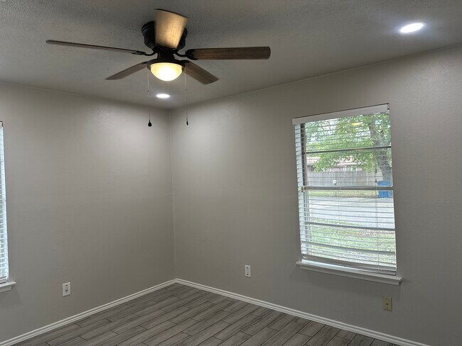 Room 2 - 305 Mimosa St