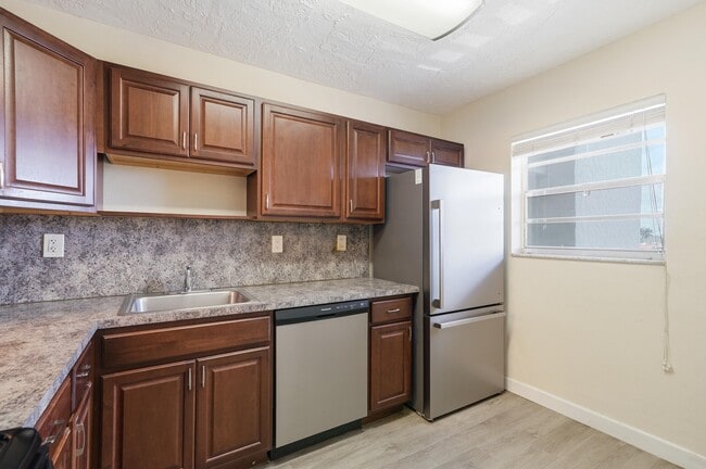 Building Photo - 1400 NE 57th St