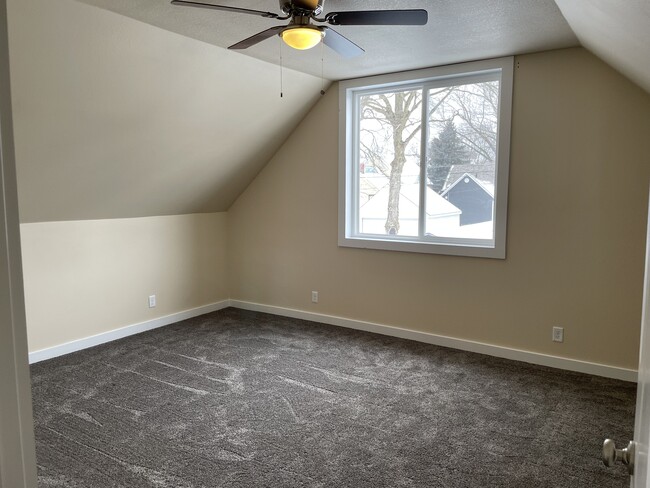 Large Master Bedroom - 1107 S 6th St