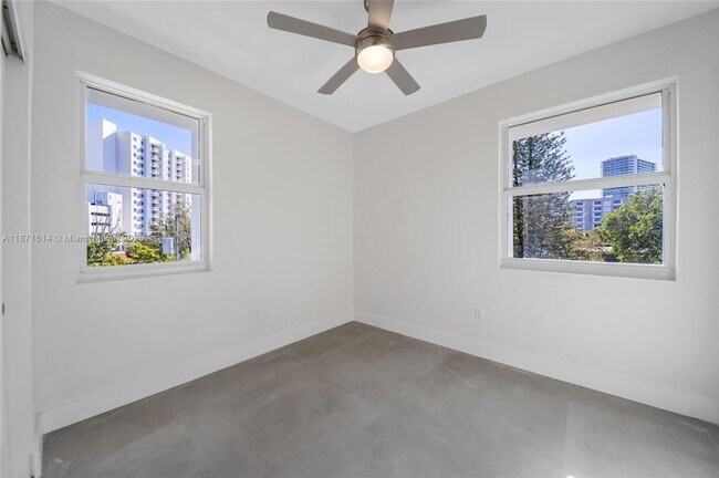 Building Photo - 1536 NW 15th Ave