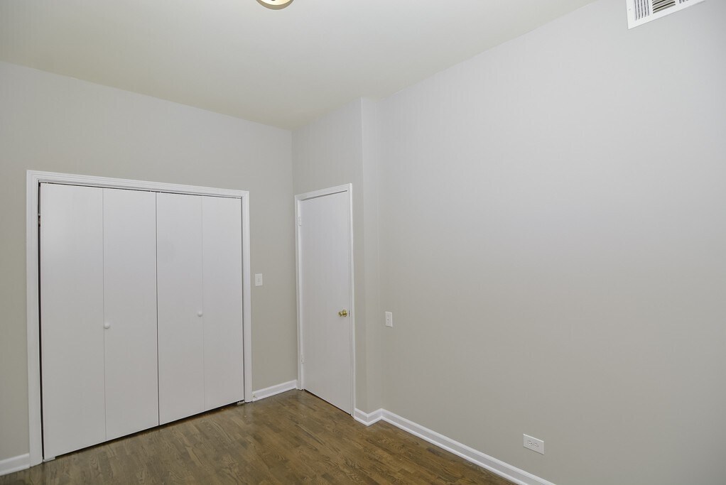 Building Photo - 1311 W Leland Ave