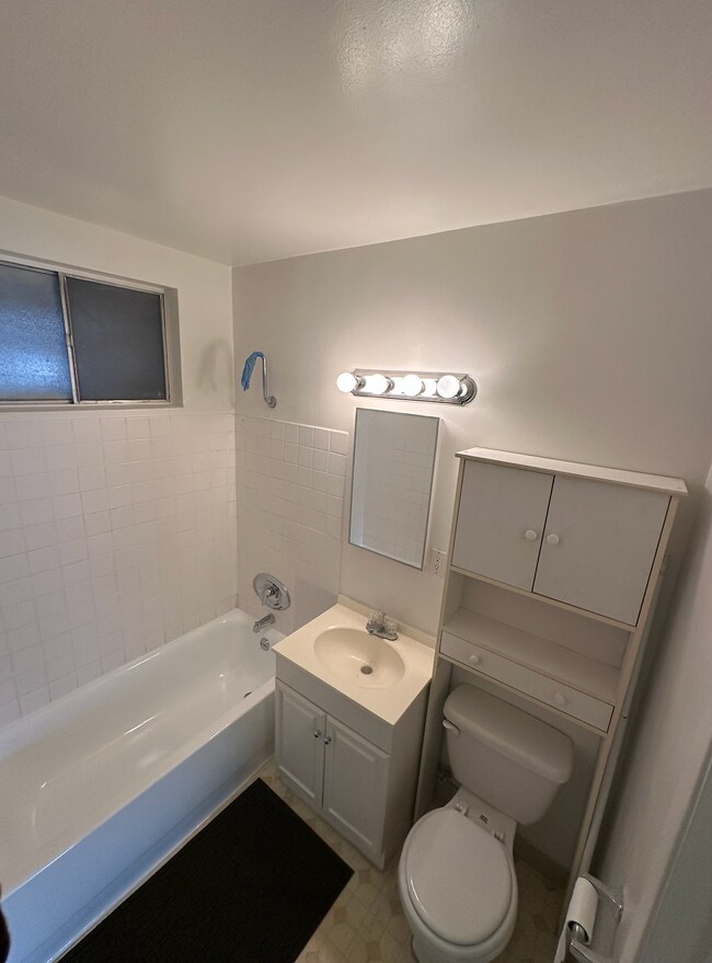 Building Photo - 72 S Parkwood Ave