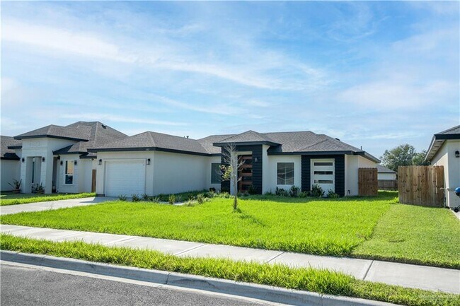 Building Photo - 2412 San Pascual St