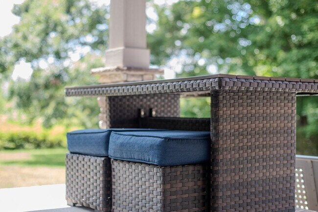 Building Photo - Fully Furnished, Short Term Rental, 1 Month Mimimum