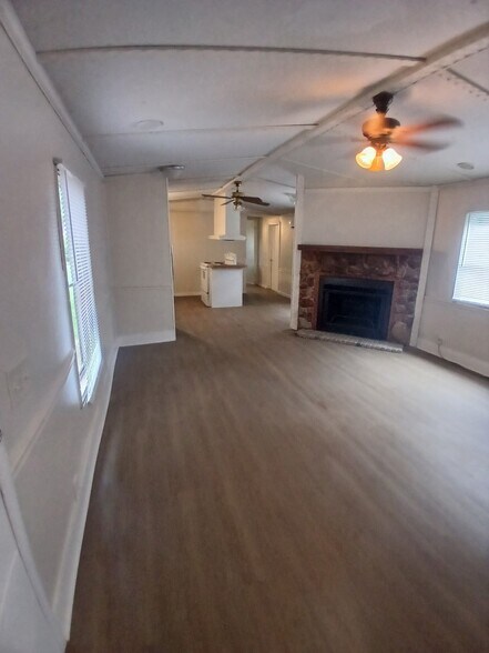 Building Photo - 121 Maple Hill Rd