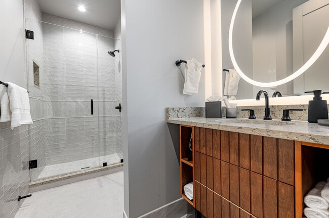 Building Photo - 1011 Canal St